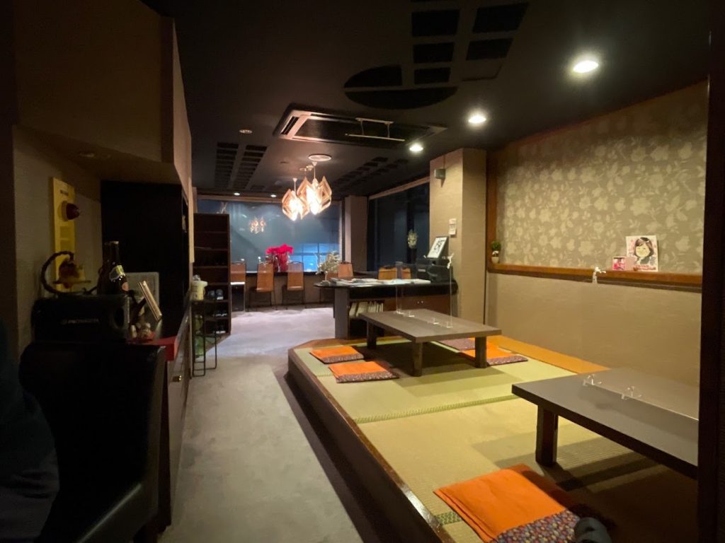 Bar 縁結びばーテンダリーの店内