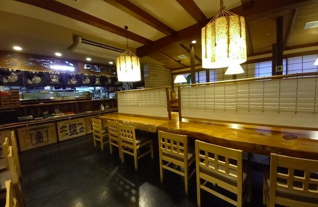 海鮮問屋仲見世の店内