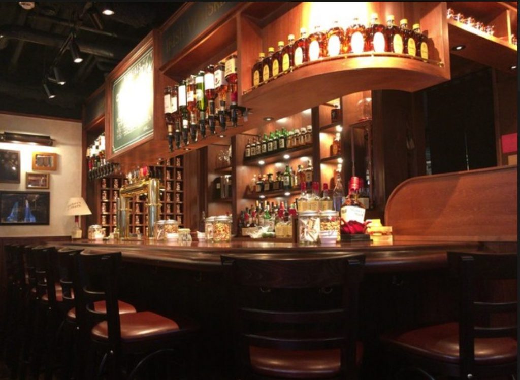 HIGHBALLBAR 天文館1923の店内