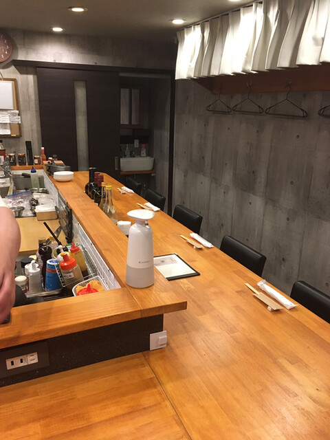 大衆酒場とばりの内観