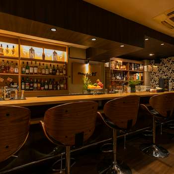 Dining BAR ATの内観