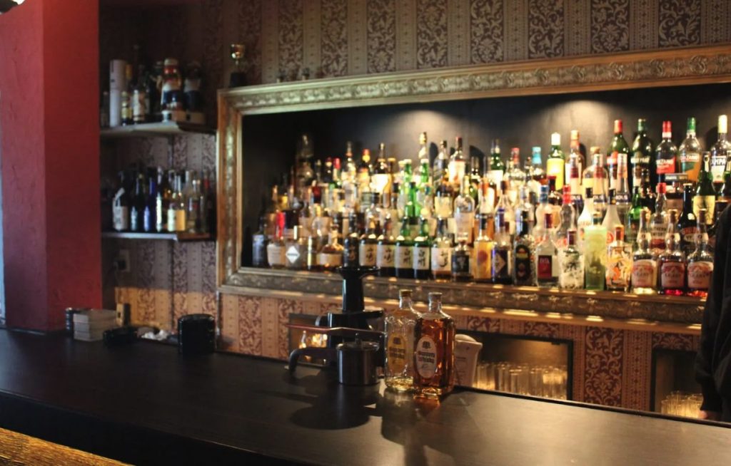 Bar mahanaの店内