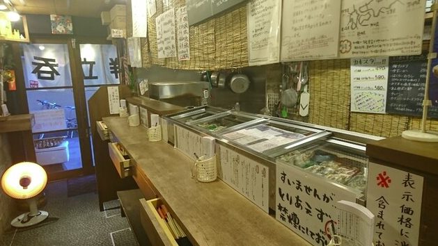 海鮮立呑 牡蠣スタンドの店内